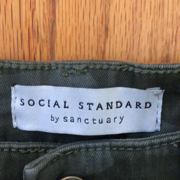 NWOT Social Standard Camo high rise skinny jeans - Picture 6 of 8